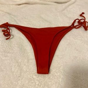 Thong bikini bottoms: Burnt red